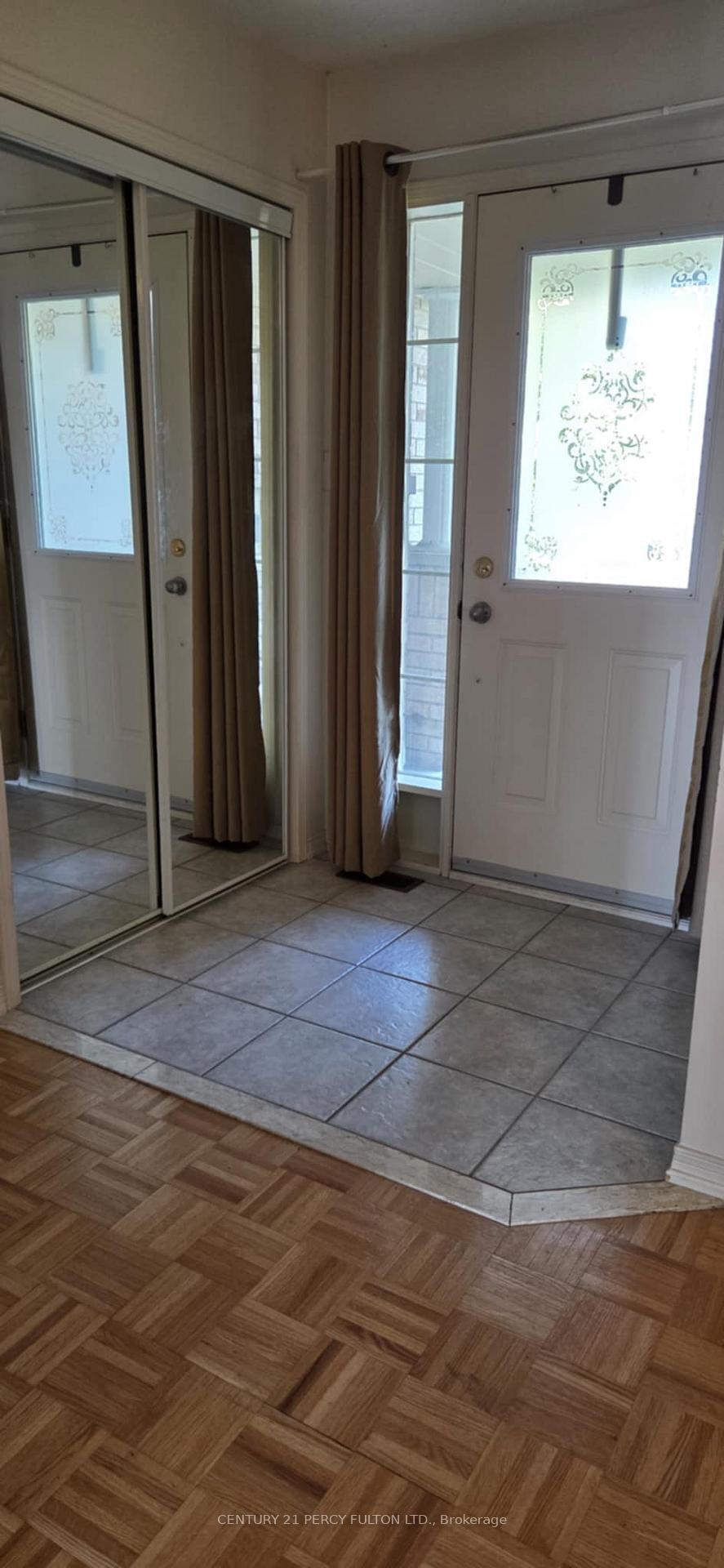 Photo de la propriété: 4651C Kingston Road Main Level ON M1E 2P8