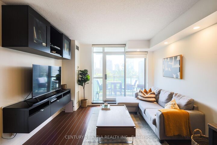 Photo de la propriété: 120 Dallimore Circle 513 ON M3C 4J1