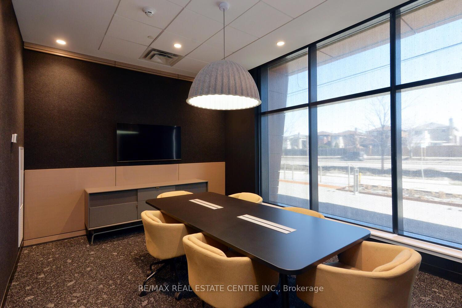 Property Photo: 7950 Bathurst Street 416 ON L4J 0L4