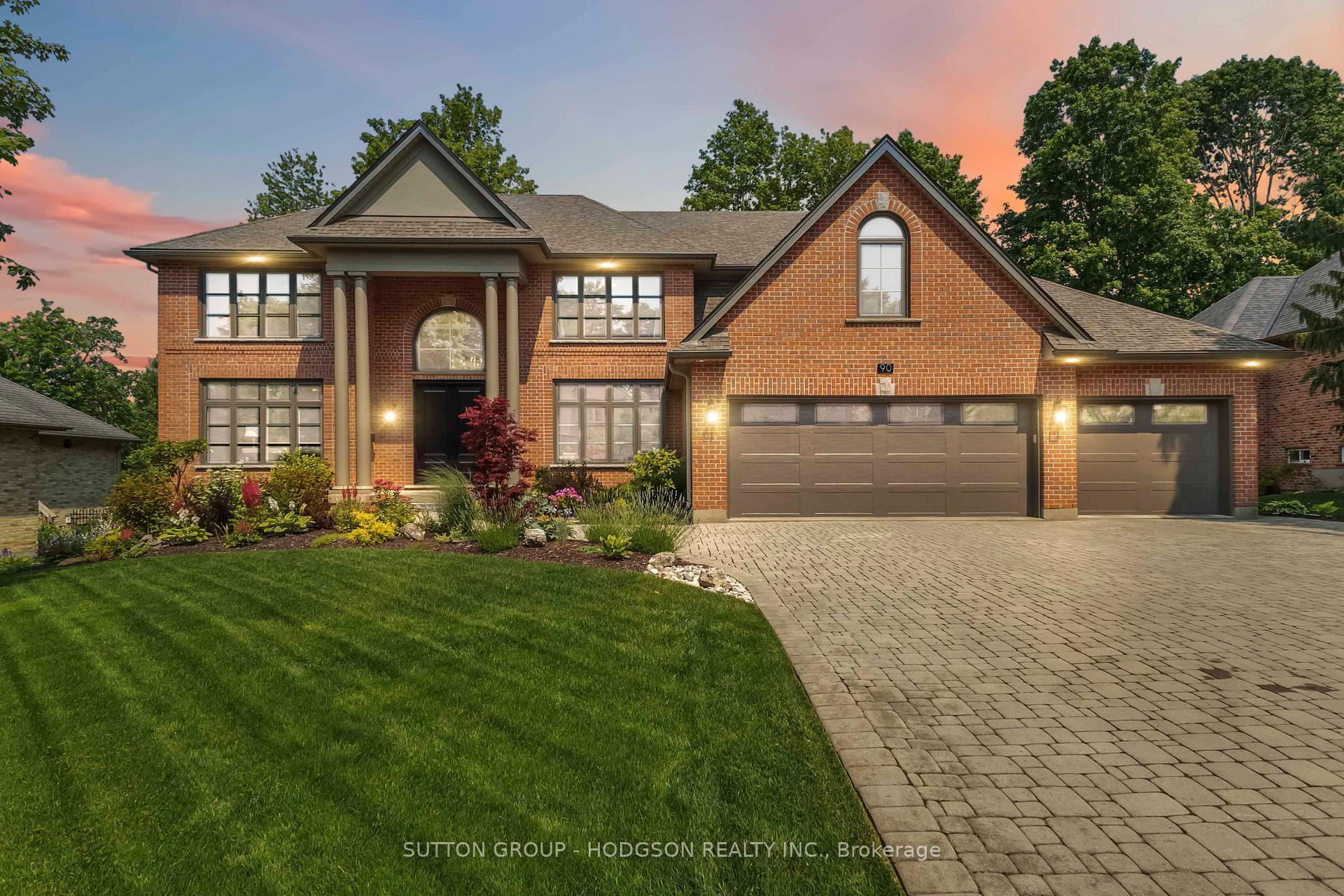 Property Photo: 90 Fitzwilliam Boulevard ON N6H 5H4