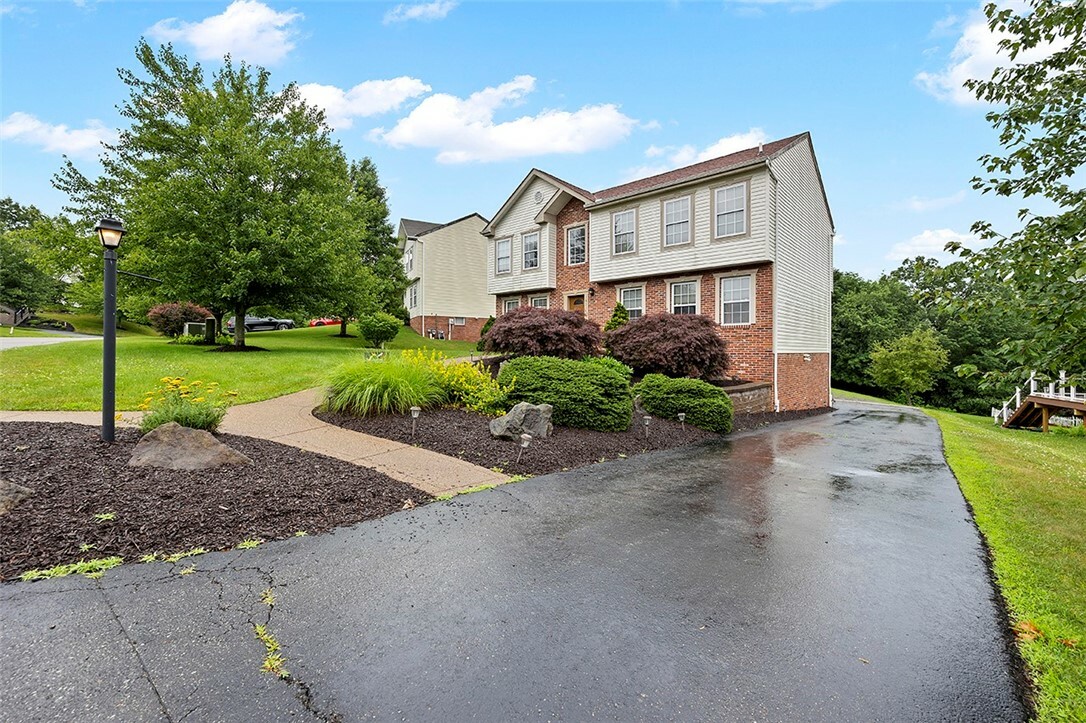 Property Photo: 1071 Shawnee Ridge Dr PA 15024