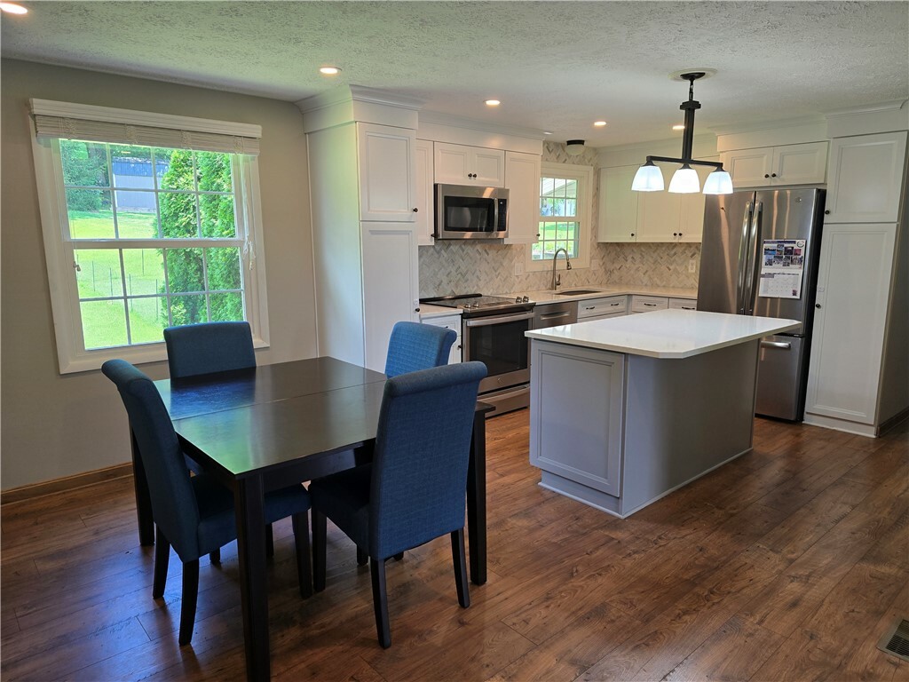 Property Photo: 2430 Sapling St PA 15116