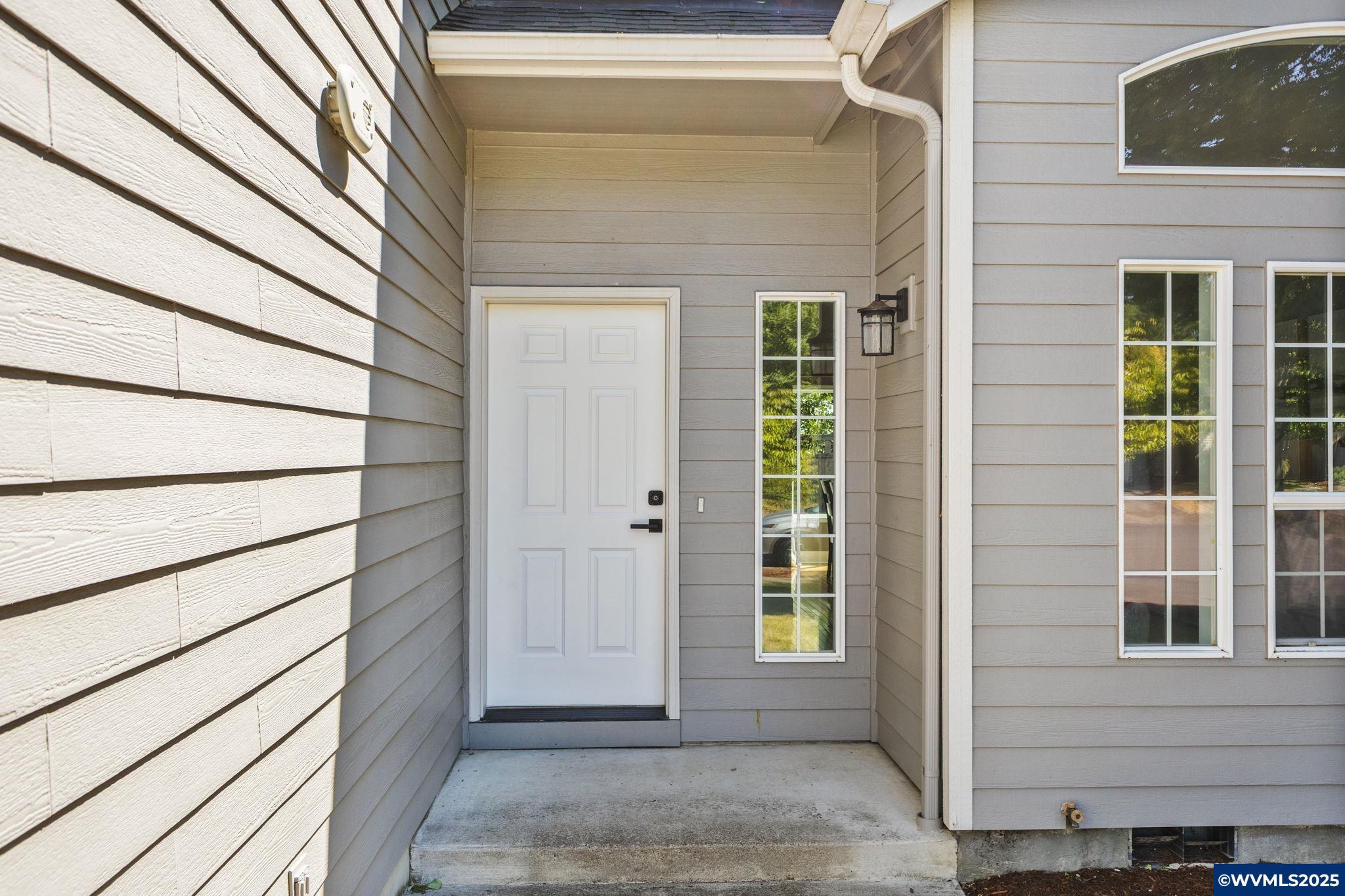 Property Photo: 5652 Bluestem Pl OR 97333