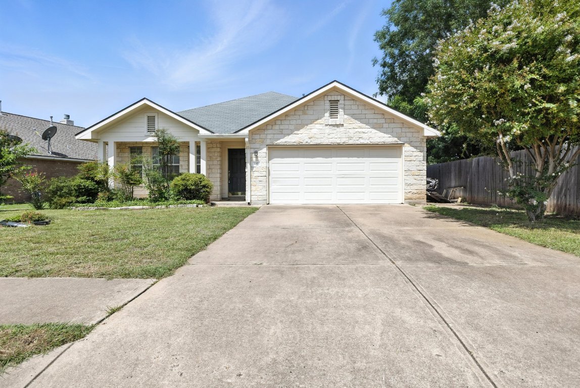 Property Photo: 107 Chandler View Trail TX 78665