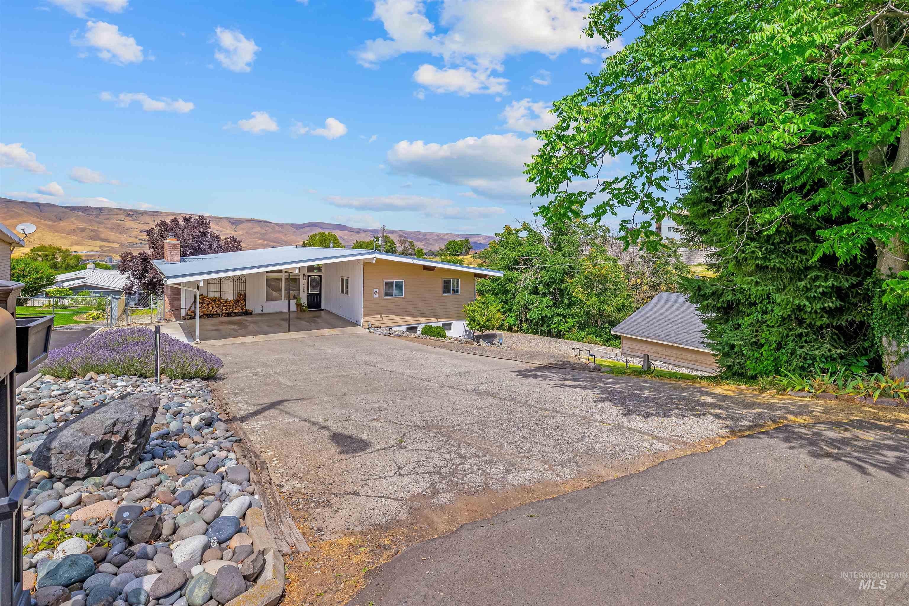 Property Photo: 1445 28th Ave ID 83501