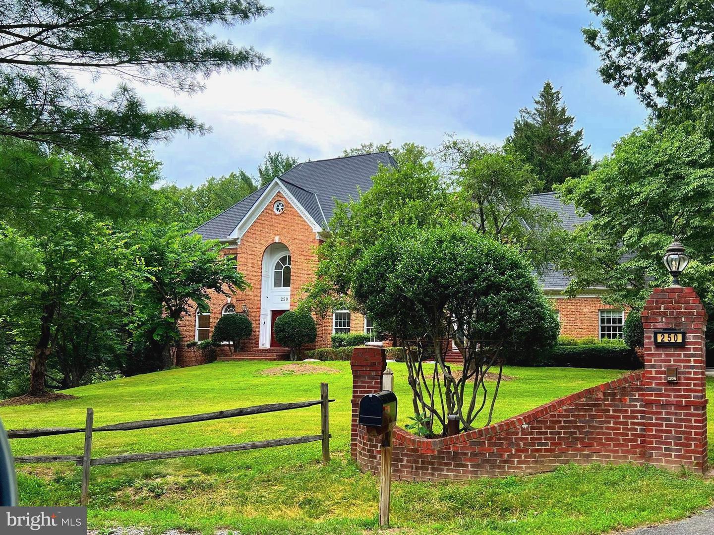 Property Photo:  250 Golden Woods Court  VA 22066 