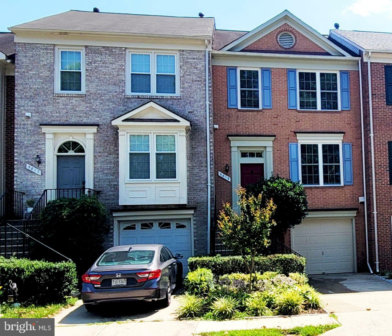 Property Photo: 5819 Summerlake Way VA 20120