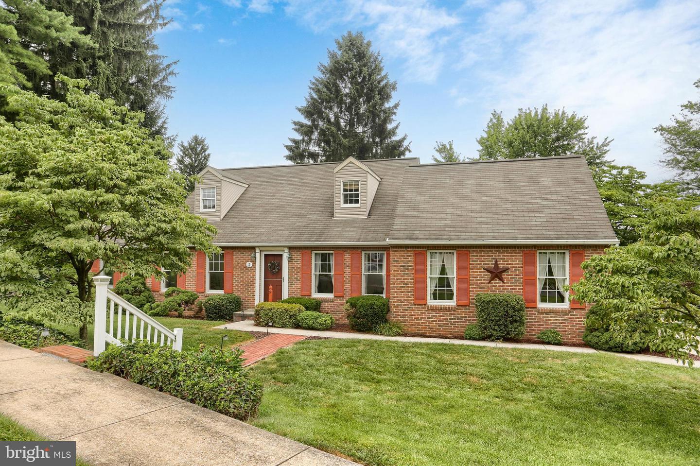 Property Photo:  19 Paddock Lane  PA 17011 