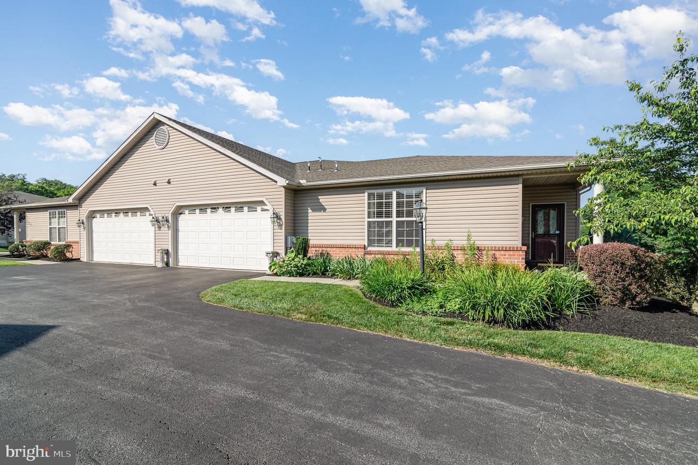 Property Photo: 197 Meadowview Drive PA 17111