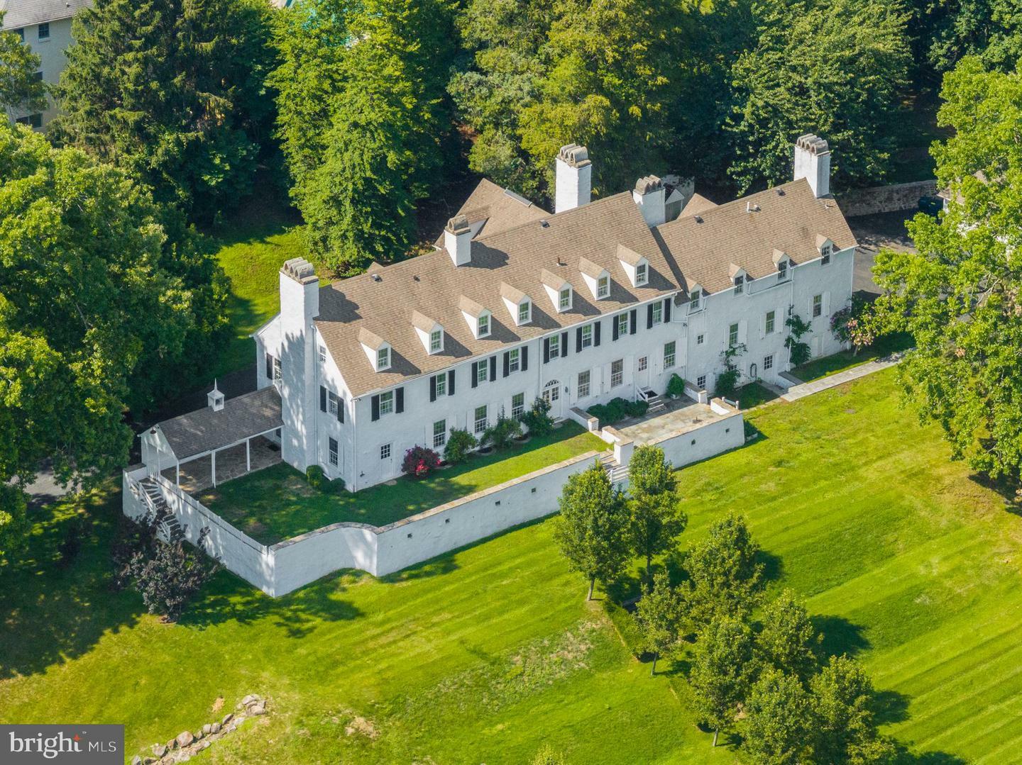 Property Photo: 1266 Gulph Creek Drive PA 19087