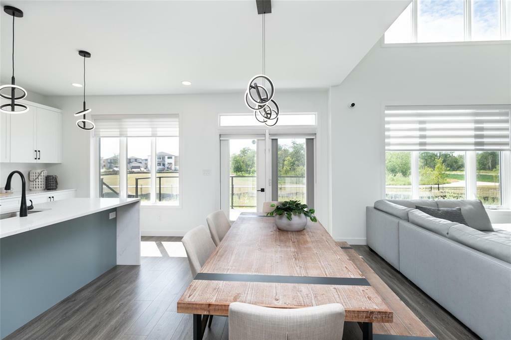 Property Photo: 26 Thrush Street MB R2V 5J1