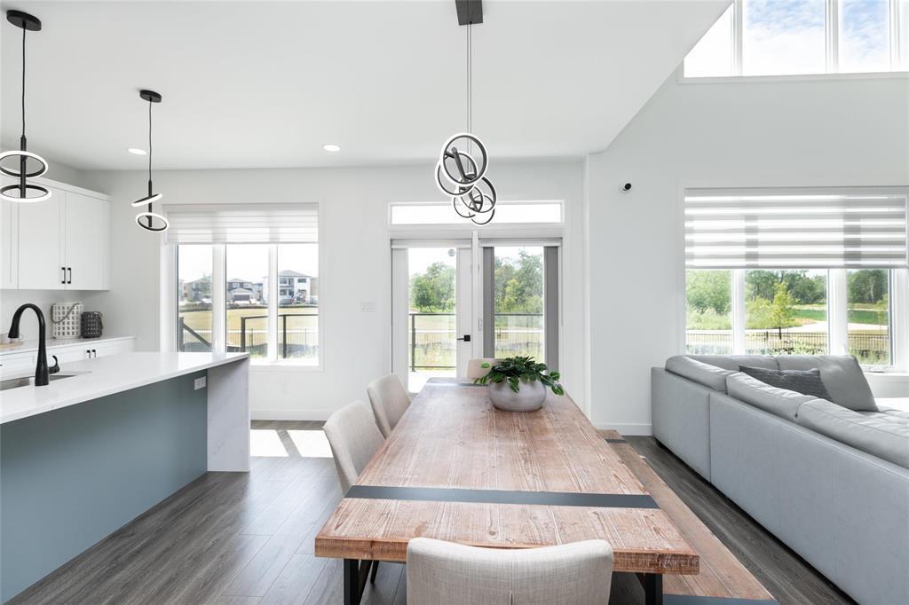 Property Photo: 26 Thrush Street MB R2V 5J1