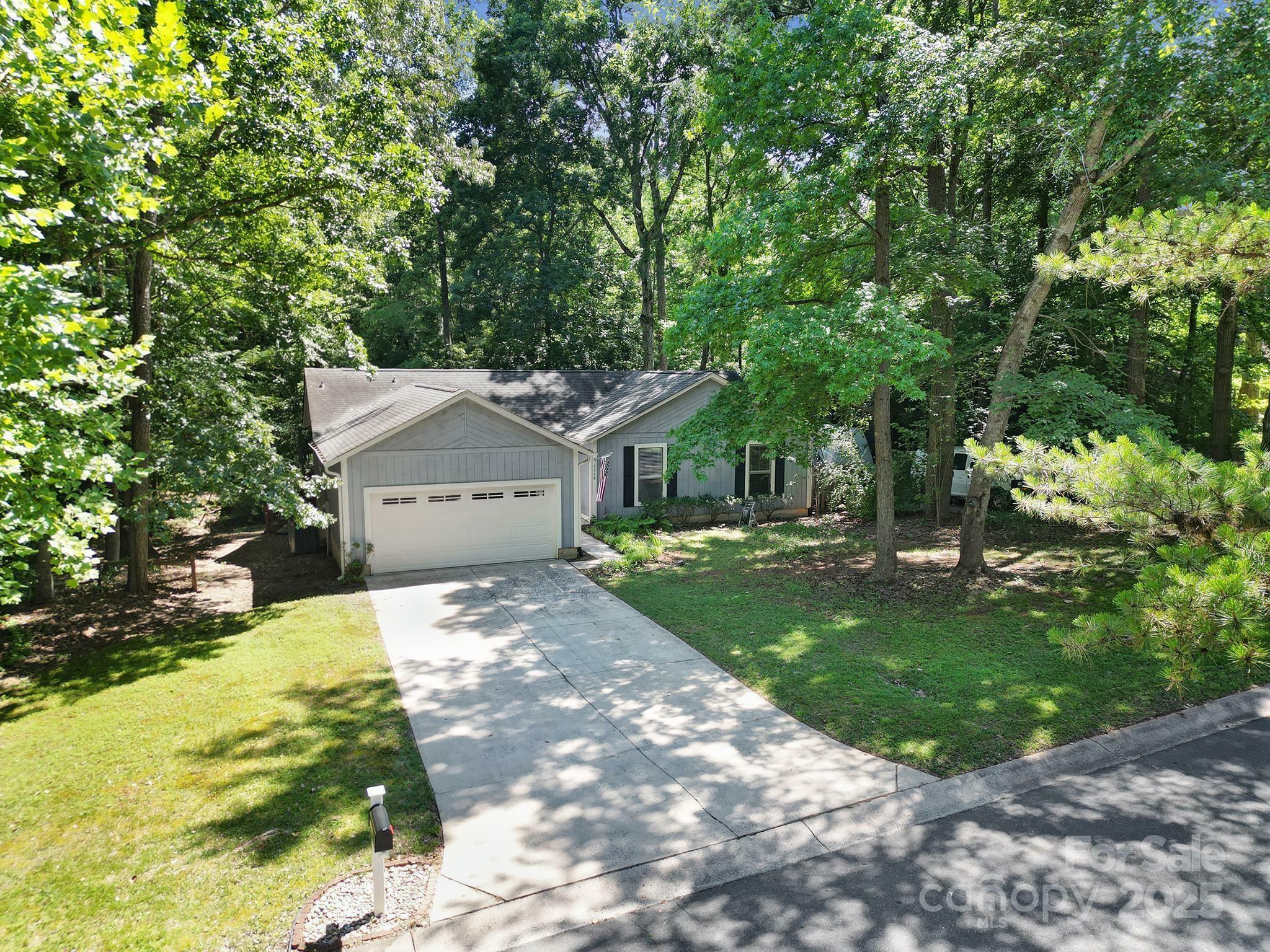 Property Photo: 8416 Rittenhouse Circle NC 28270