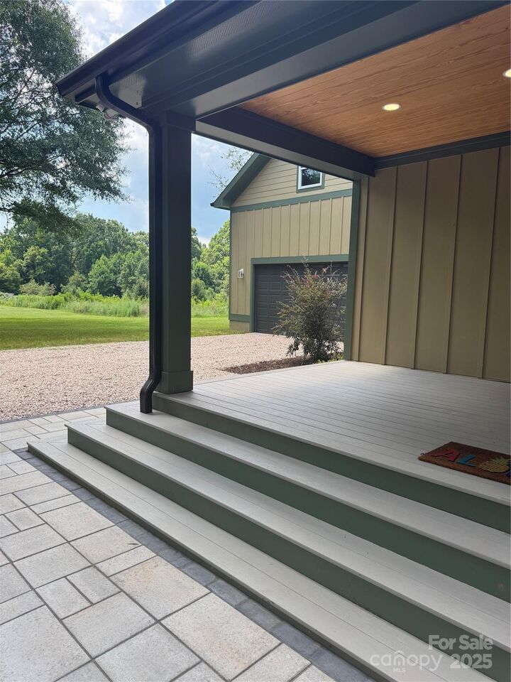 Property Photo: 7187 Sherrills Ford Road NC 28673