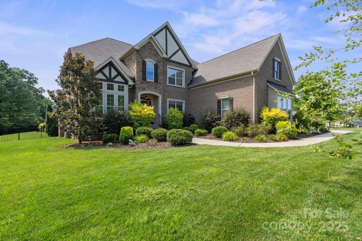 Property Photo: 805 Hidden Pond Lane NC 28173