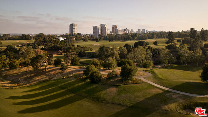 Property Photo:  826 Greenway Dr  CA 90210 