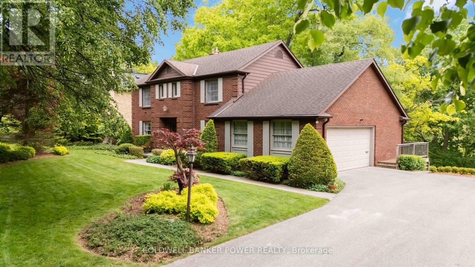 Property Photo: 41 Hampton Crescent ON N6H 2N7