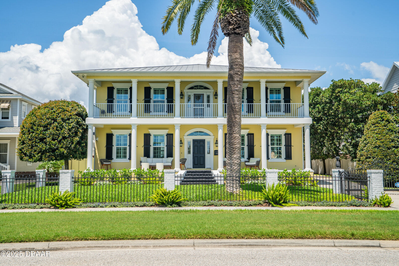 Property Photo: 1212 S Riverside Drive FL 32168