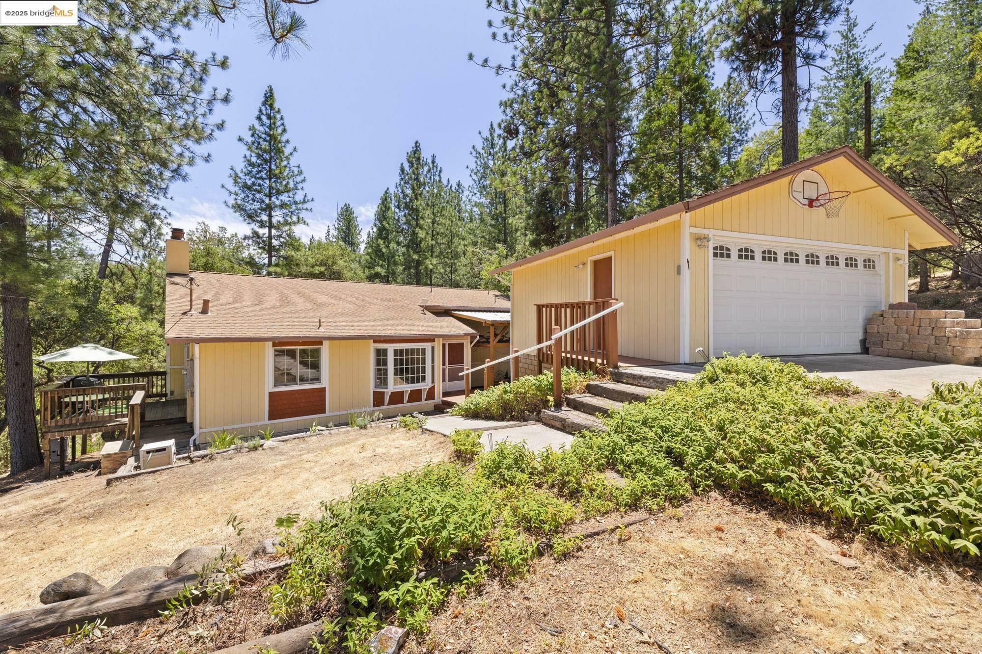 Property Photo: 19673 Jonny Degnan Ct CA 95321