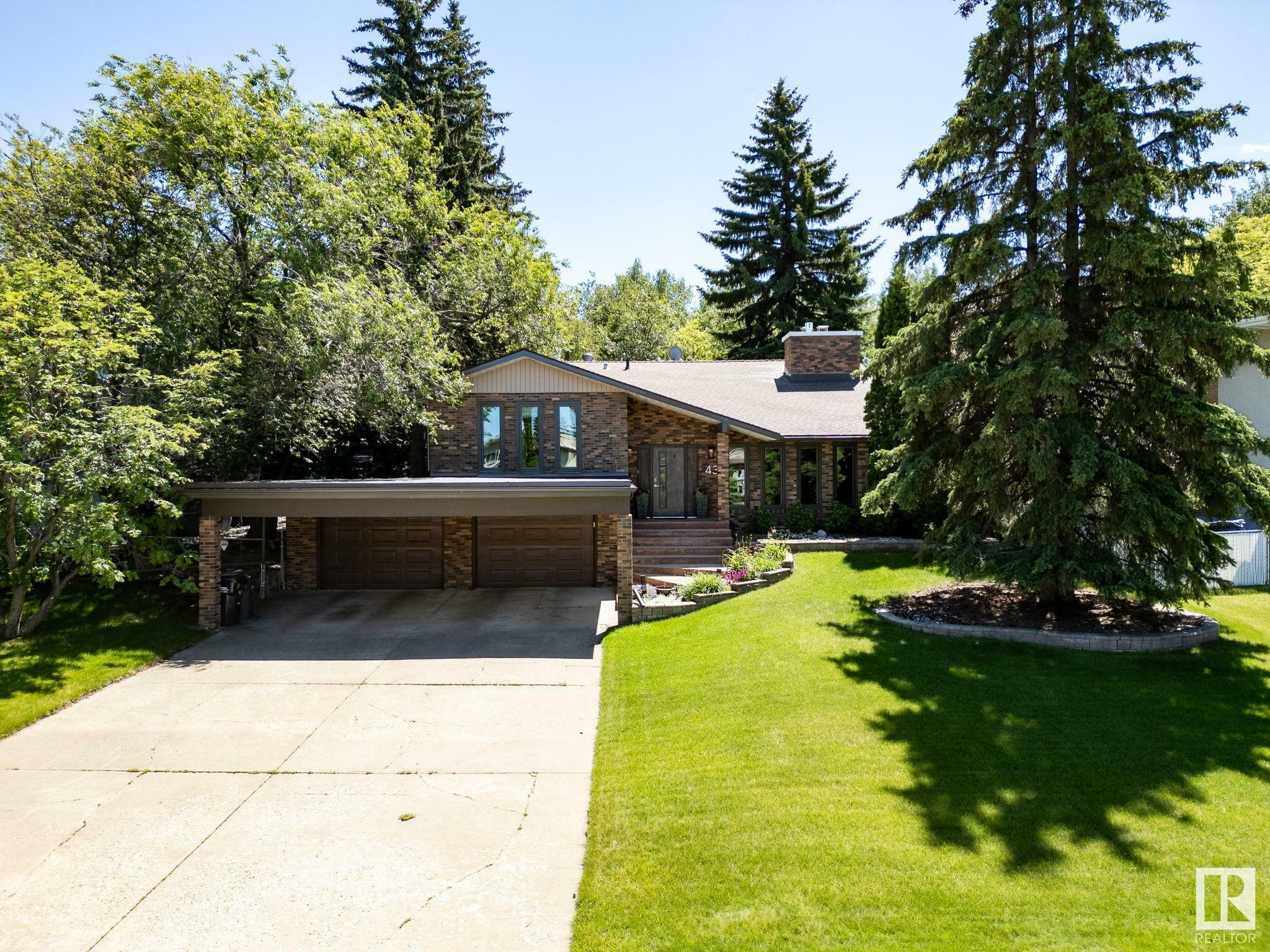 Property Photo: 43 Manchester Drive AB T8A 0T3