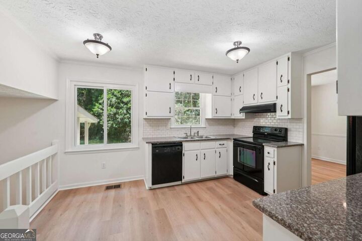 Property Photo: 125 Summit Court GA 30214