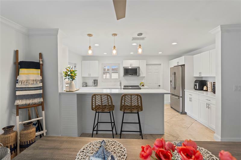 Property Photo: 261 SE 8th St FL 33060