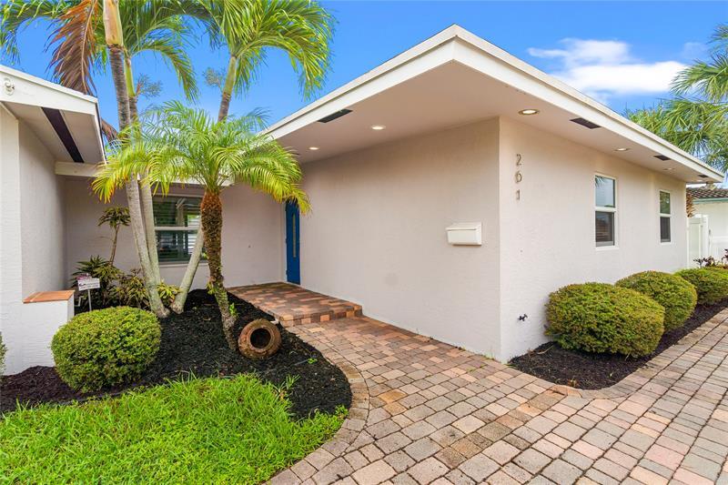 Property Photo: 261 SE 8th St FL 33060