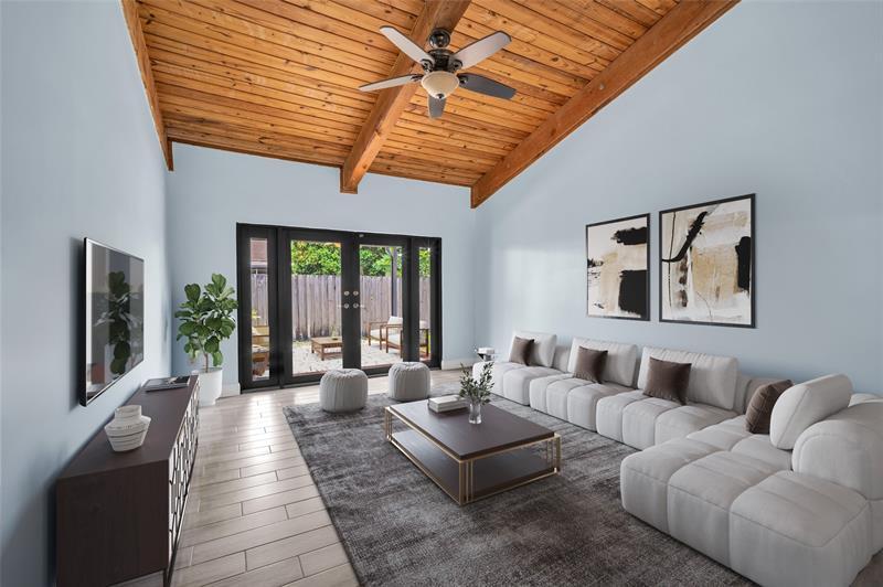 Property Photo: 2341 Walnut Ct 2341 FL 33026
