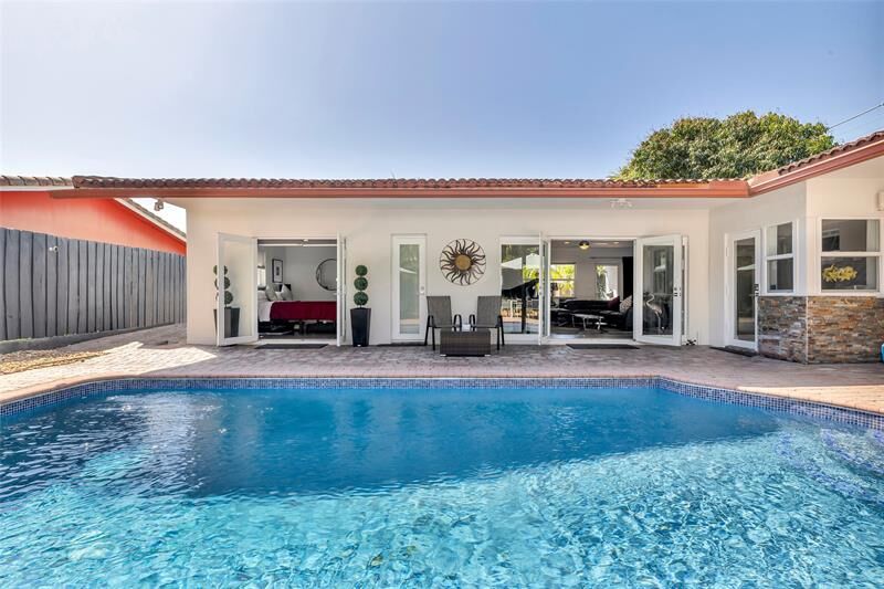 Property Photo: 1833 NE 46th St FL 33308