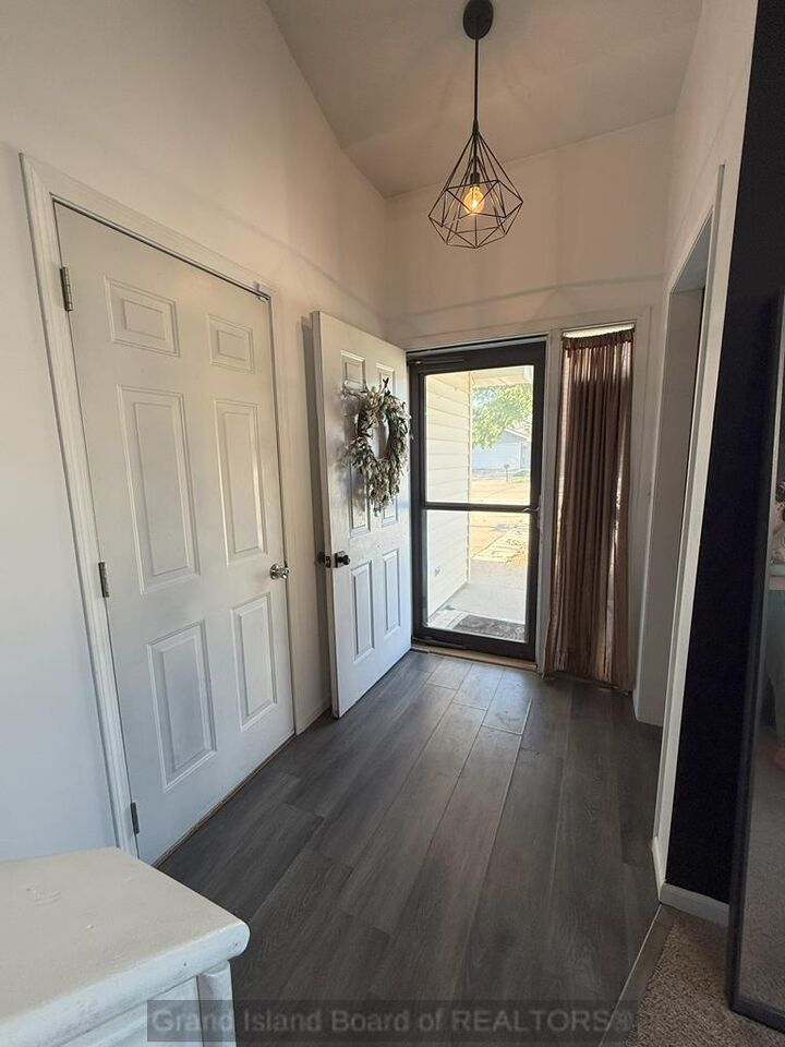 Property Photo: 805 14th St NE 68826