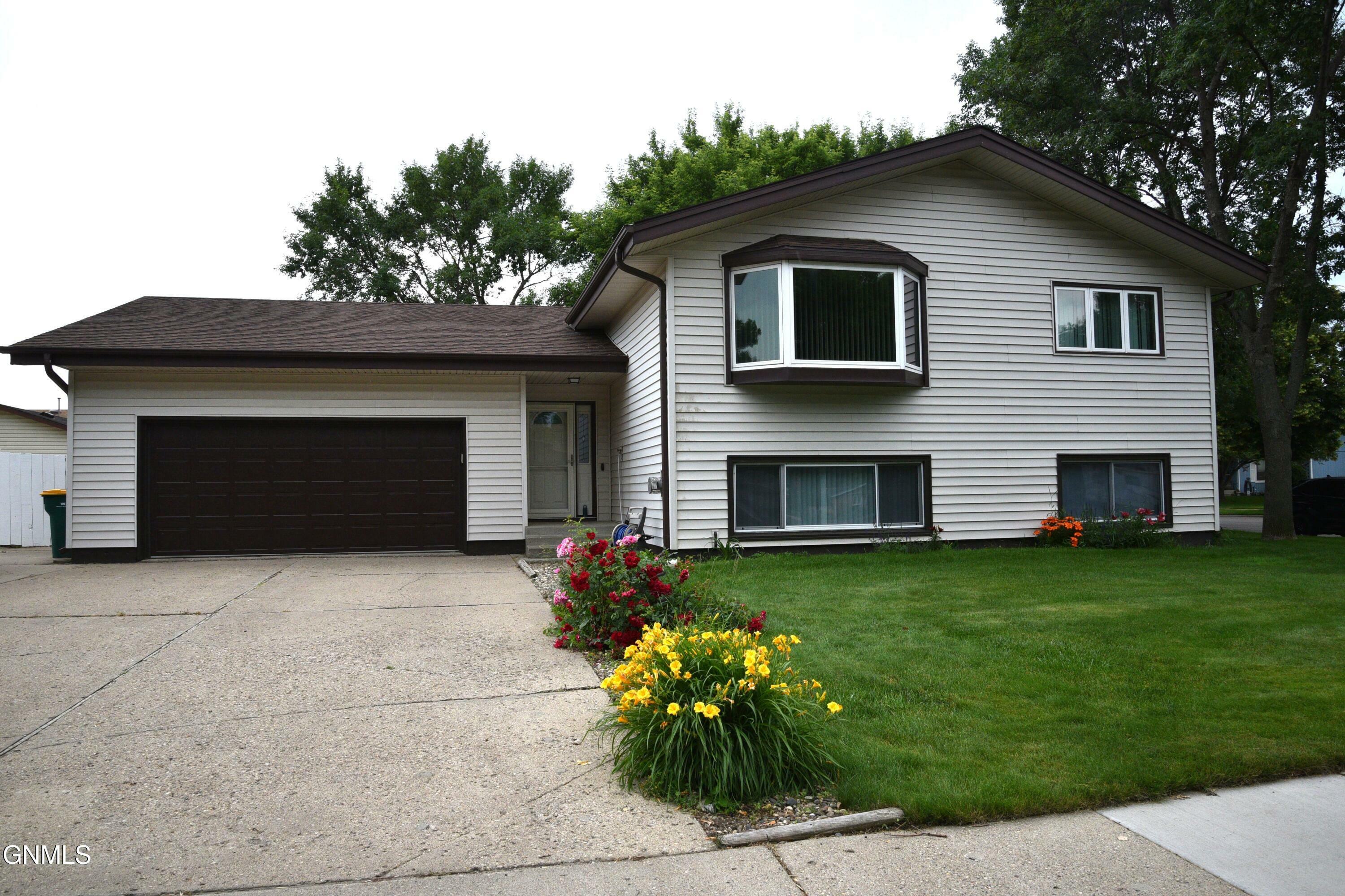 Property Photo: 701 E Wachter Avenue ND 58504