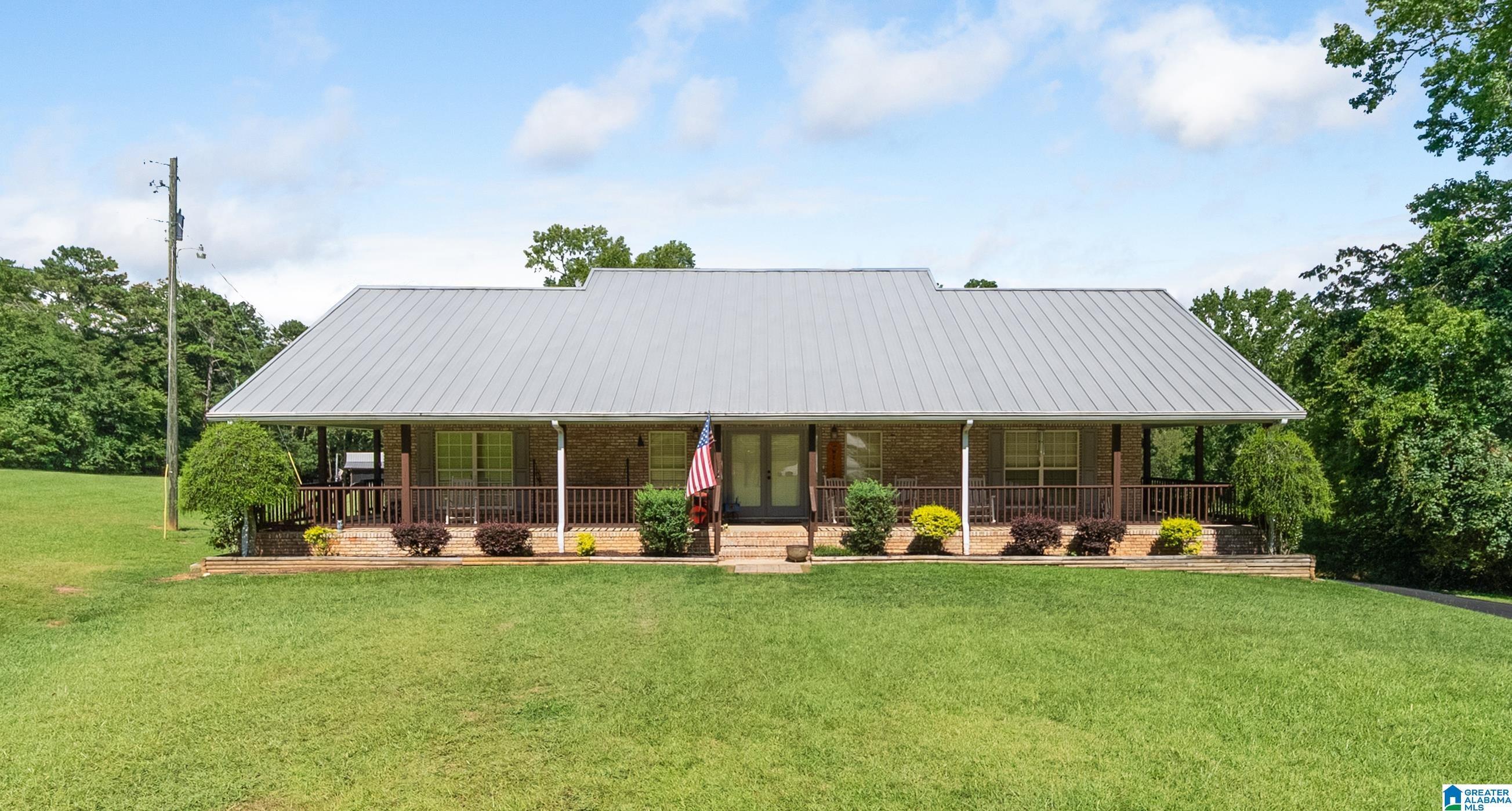 Property Photo:  1733 Mountain View Road  AL 35146 