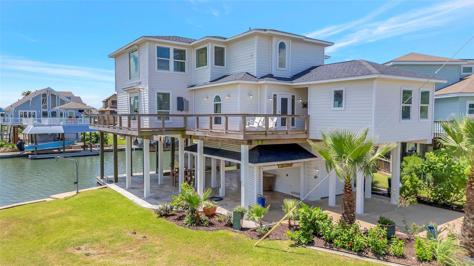 Property Photo: 1303 Outrigger TX 77554