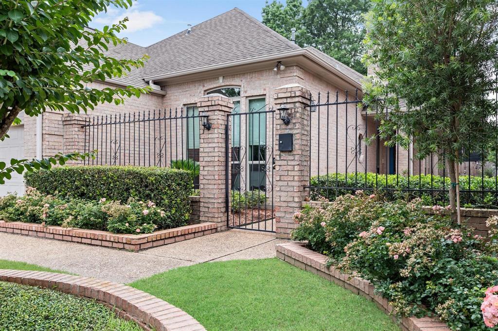 Property Photo: 120 Summerwood Street TX 77706