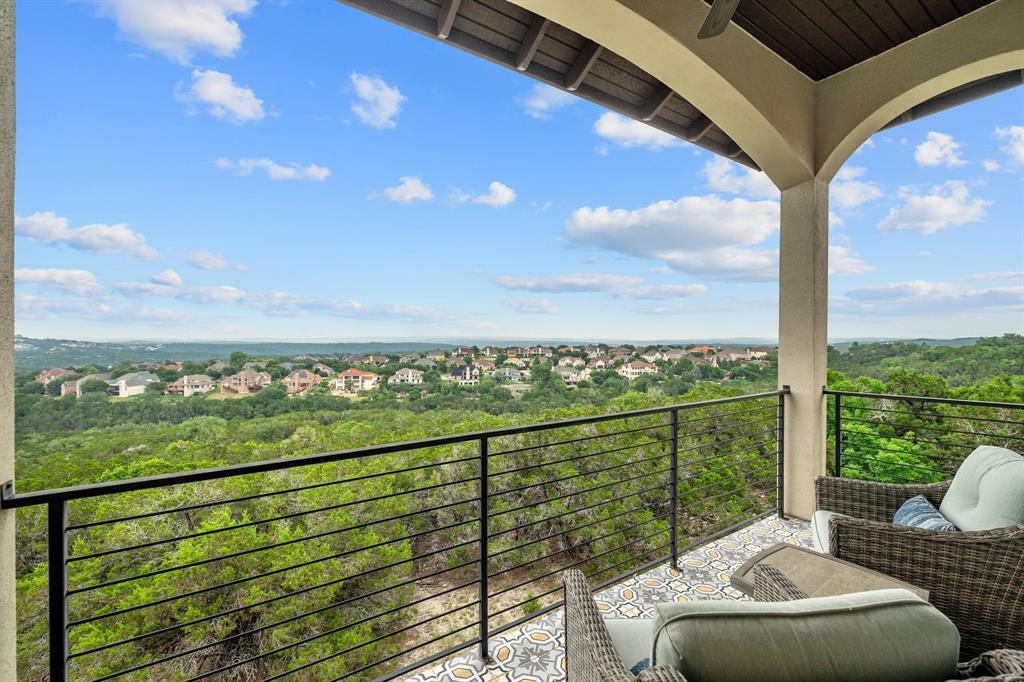 Property Photo: 409 Rose Branch Way 21 TX 78738