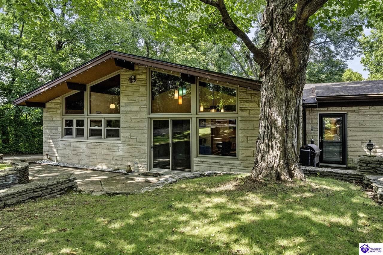 Property Photo: 6804 Old Briscoe Ln KY 40228