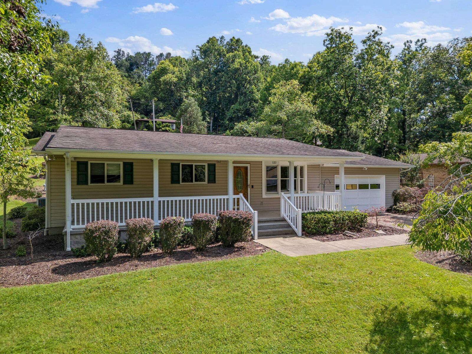Property Photo:  33 Shawnee Oaks Dr  WV 25705 