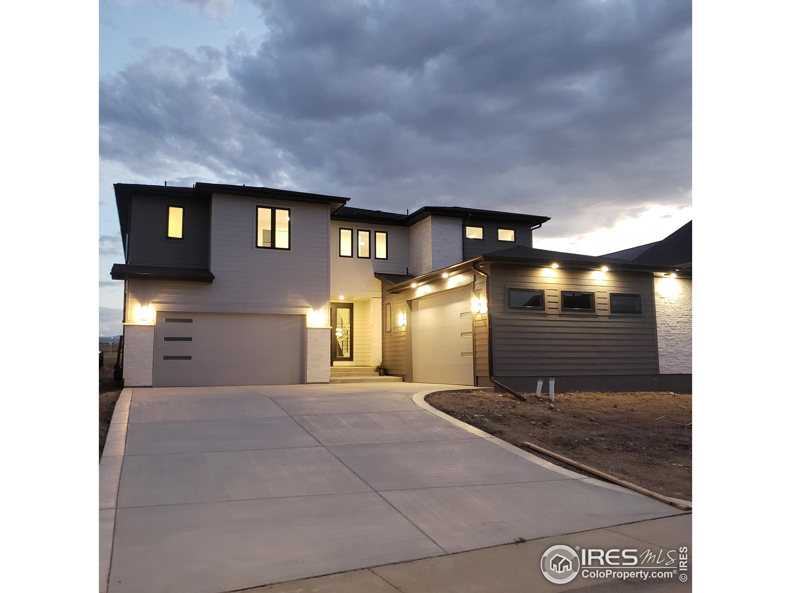 Property Photo: 977 Saint Andrews Ln CO 80027