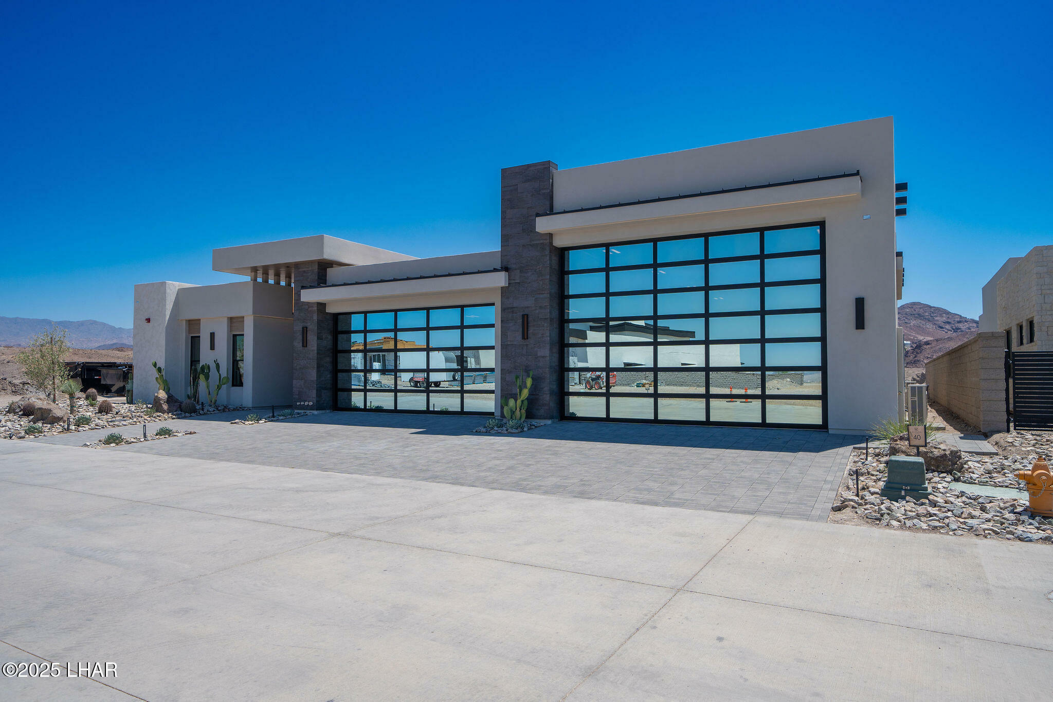 Property Photo: 2556 Flat Irons Ln AZ 86403