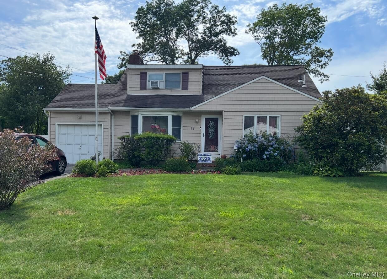 Property Photo:  14 Eastwood Drive  NY 11703 