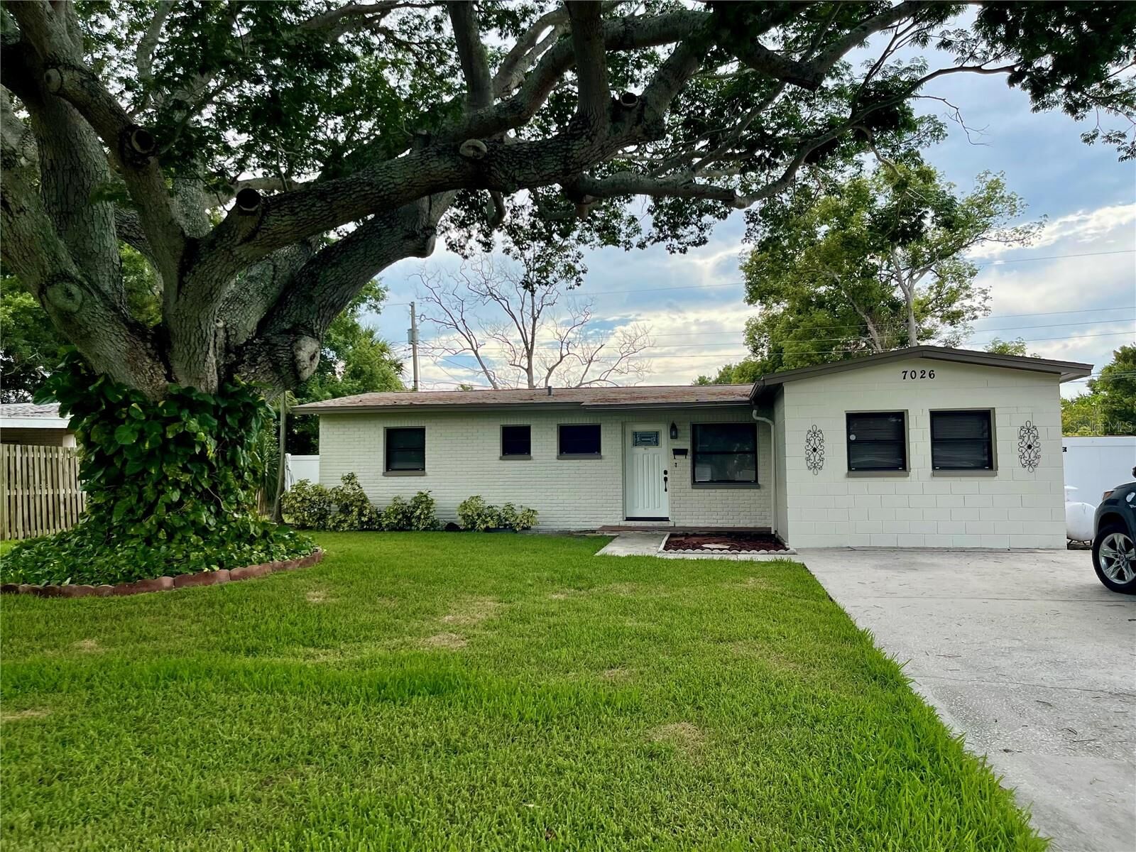Property Photo: 7026 20th Street N FL 33702