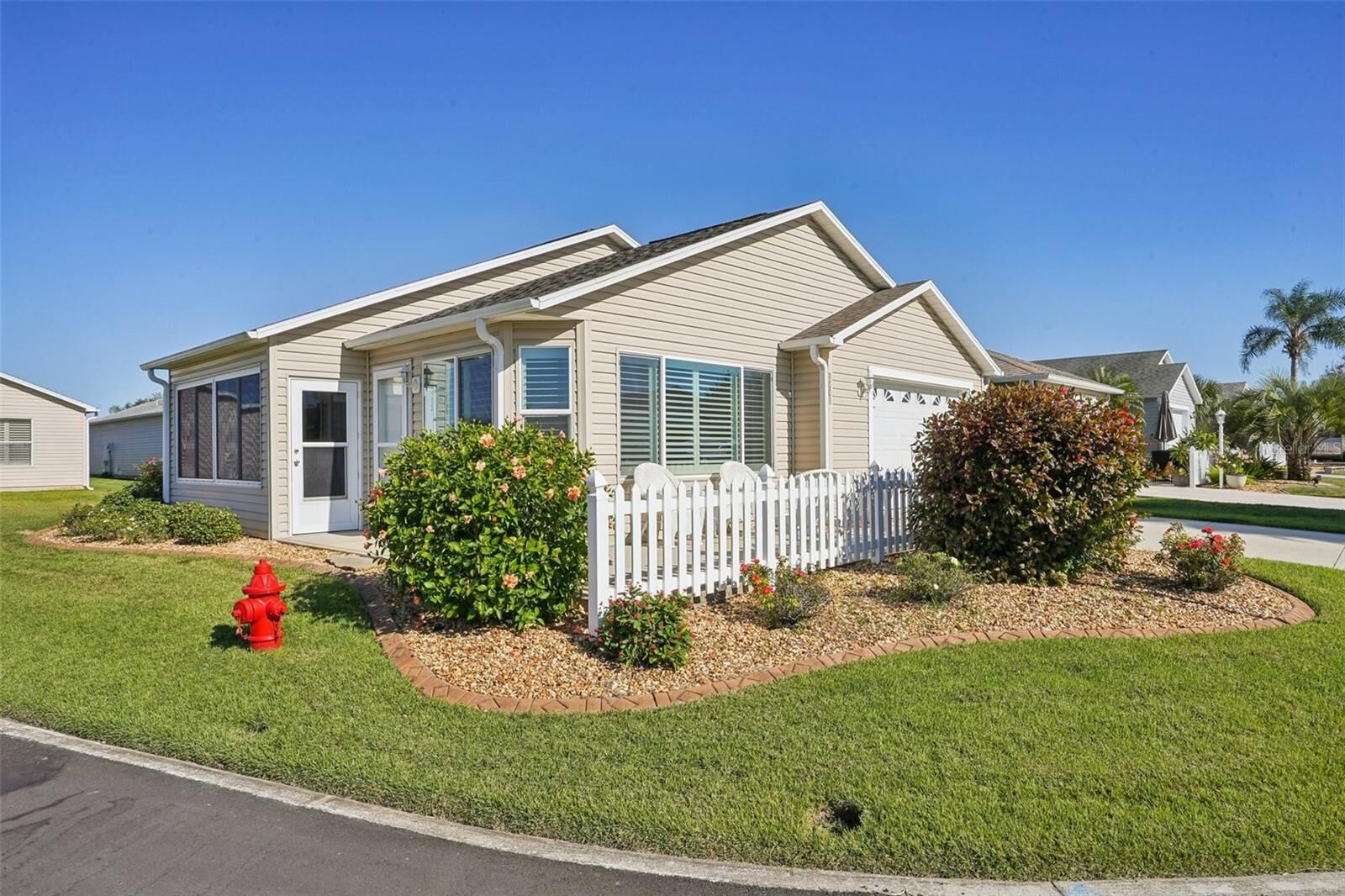 Property Photo:  1001 Greyford Lane  FL 32162 