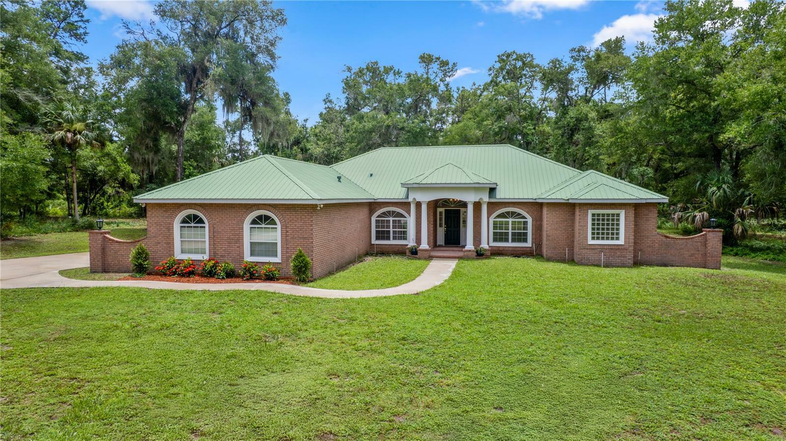 Property Photo: 1908 S Farm Road FL 32720