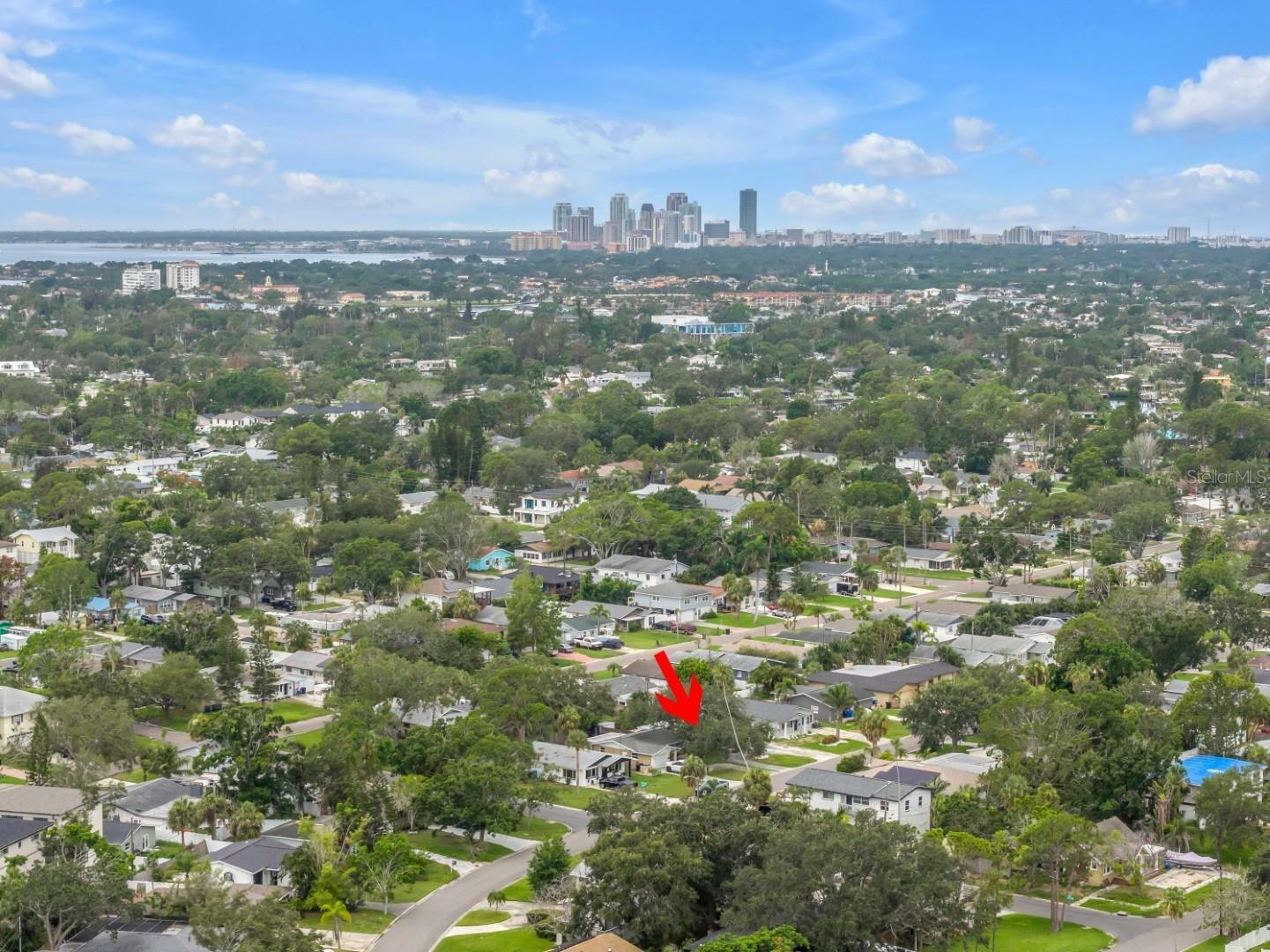 Property Photo: 1878 New Hampshire Avenue NE FL 33703