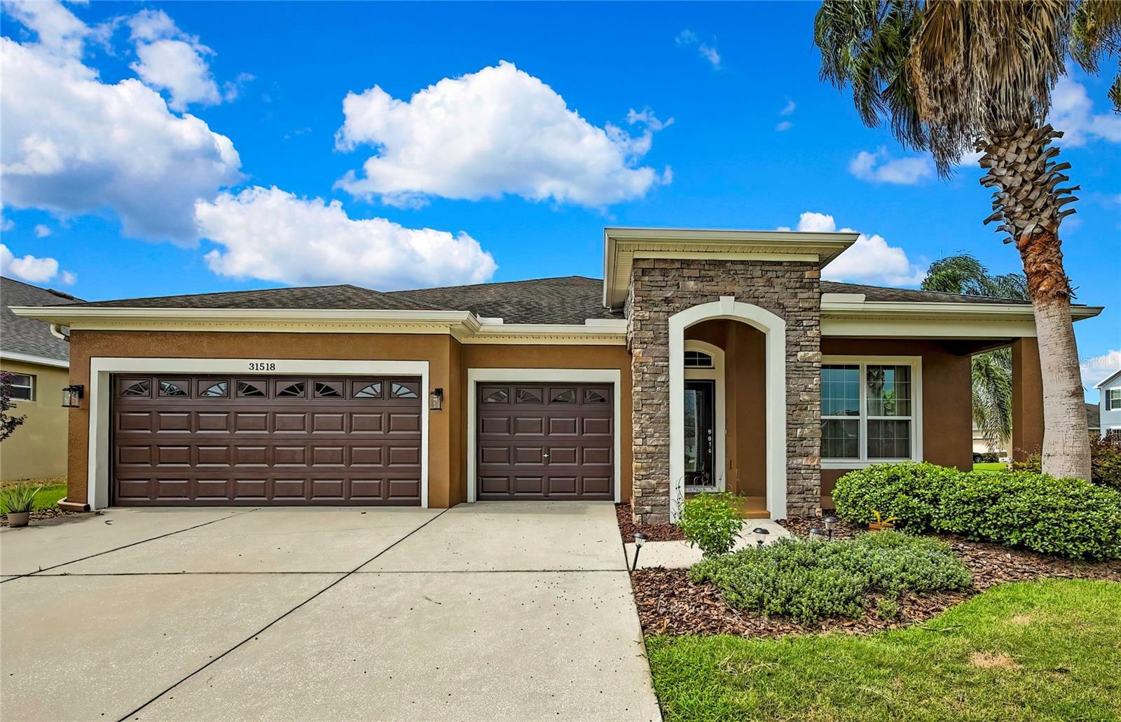 Property Photo: 31518 Bearded Oak Drive FL 33543