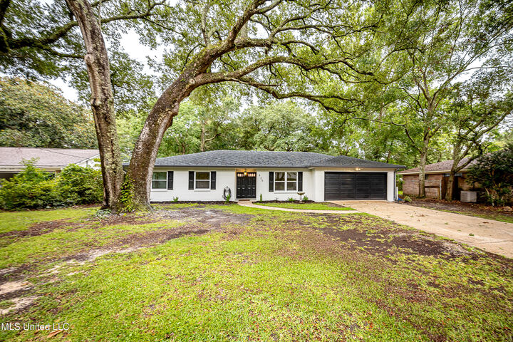 Property Photo: 825 Graveline Road MS 39553