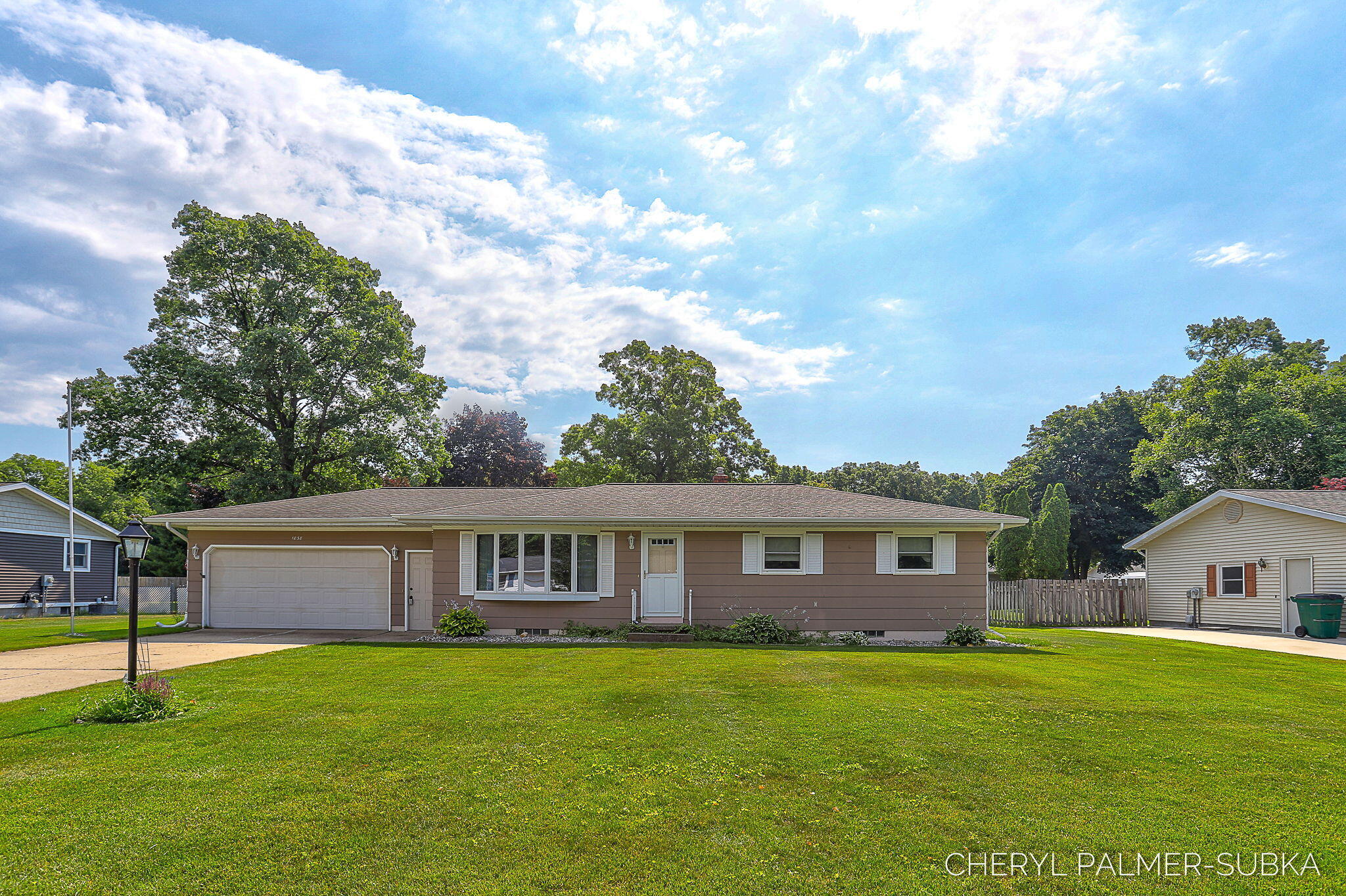 Property Photo: 1838 Kings Court MI 49445