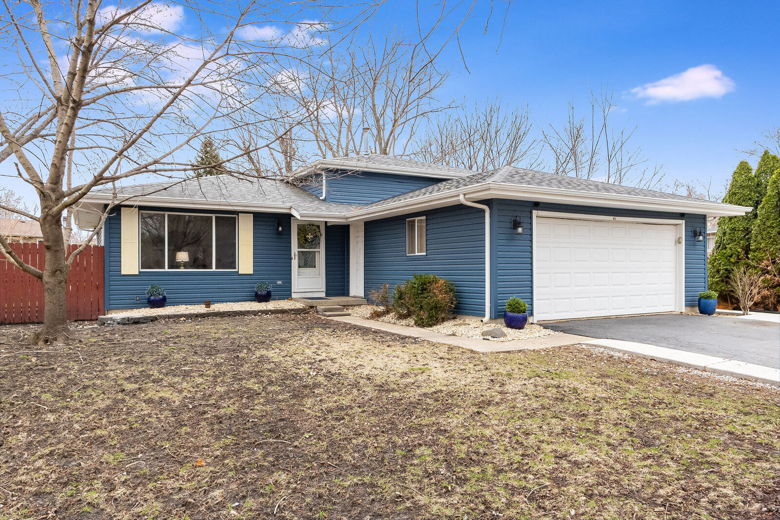 Property Photo:  182 Charles Court  IL 60543 