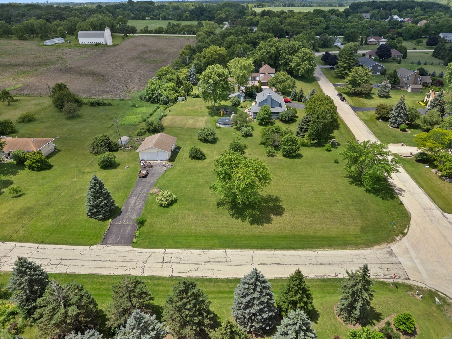 Property Photo: 2968 Valley View Road IL 60031