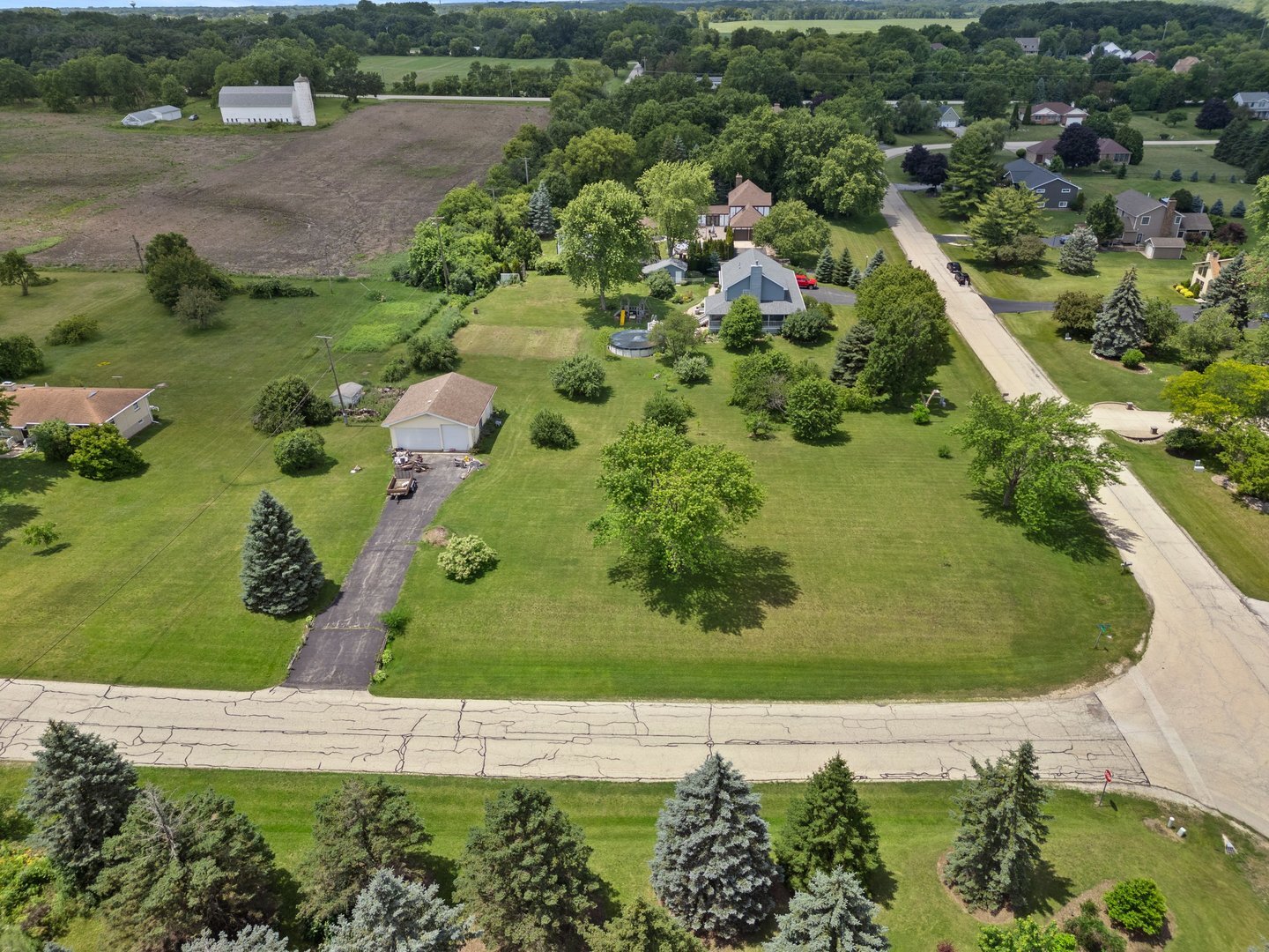 Property Photo: 2968 Valley View Road IL 60031